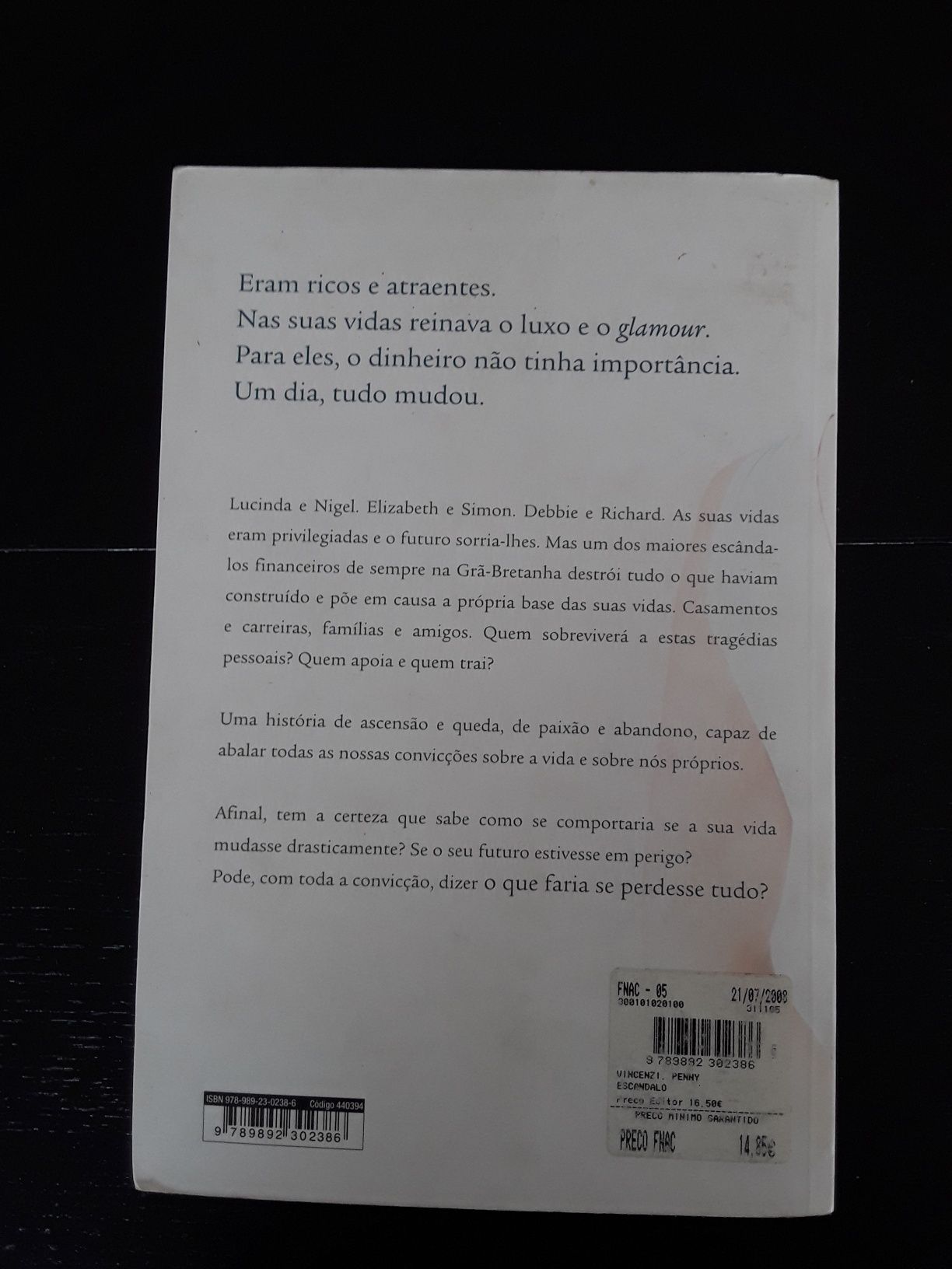 Romance  Escândalo  escrito por Penny Vincenzi