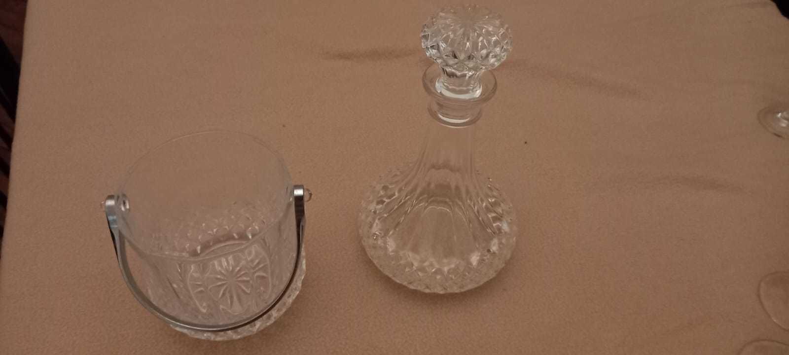 Balde de Gelo e Garrafa de  Cristal