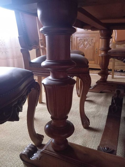 Conjunto Sala de Jantar Clássico em Madeira Maciça