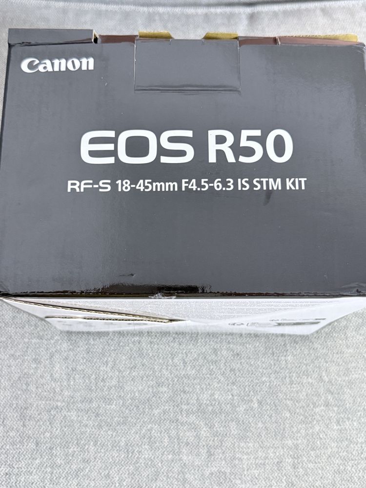 Máquina Fotográfica CANON EOS R50 WHITE + RF-S 18-45MM SILVER