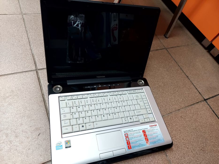 Laptop toshiba satellite ar200 - 1 cr