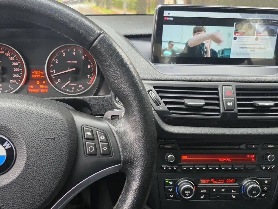 BMW X1 Panorama DACH, Automat, Radio Android z YouTube