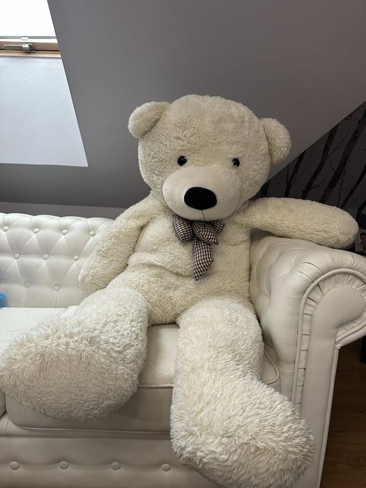 Duży biały miś kokarda