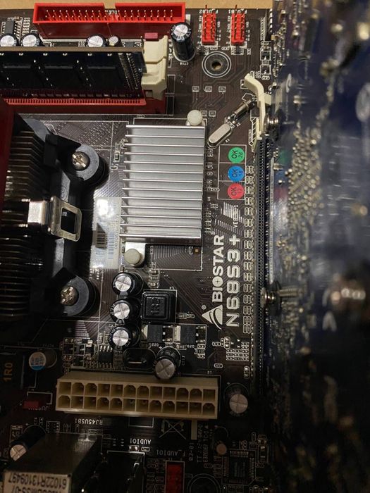 Материнська плата з процесором ,відеокарта та озу