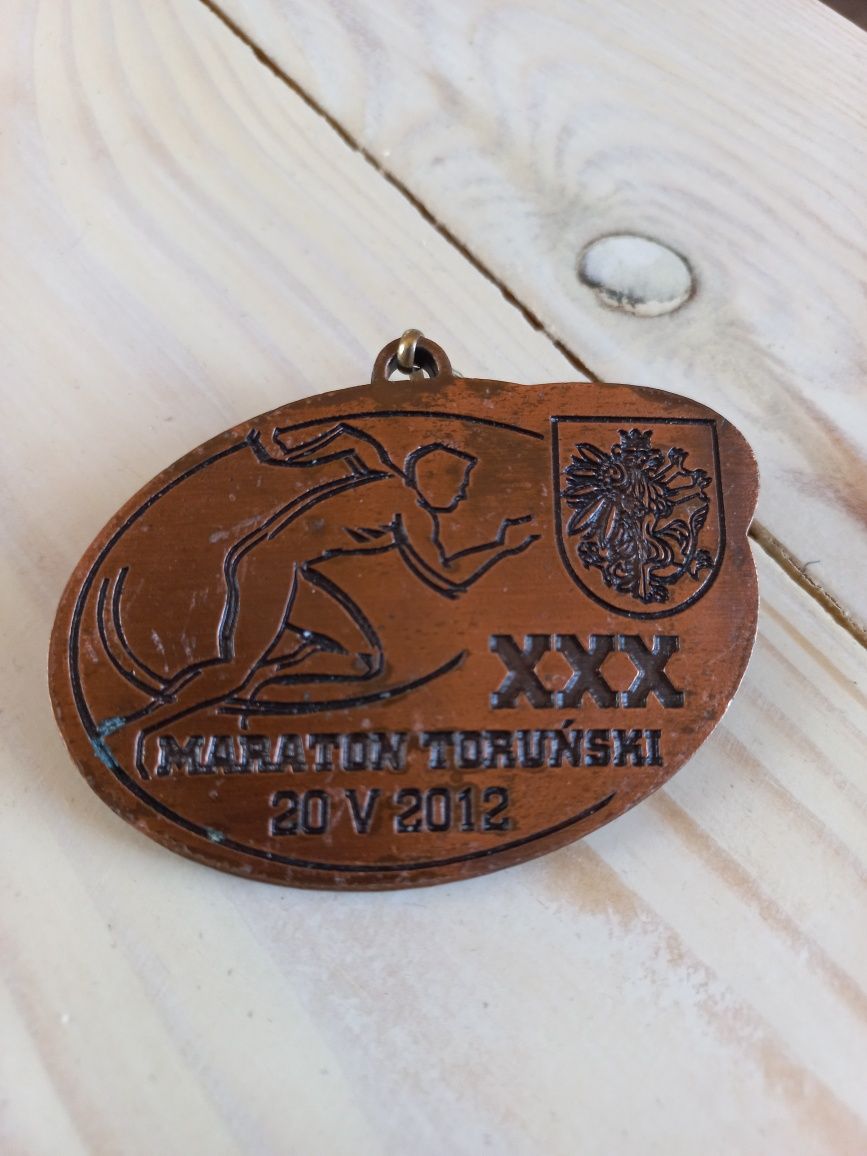 Medal pamiątkowy XXX maraton toruński 20 V 2012