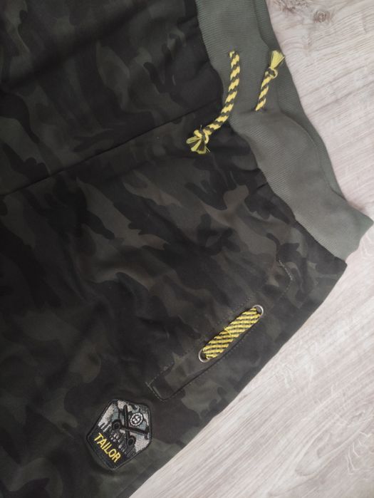 Męskie spodnie dresowe moro rozmiar XL