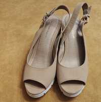 Sandały firmy Clara Barson