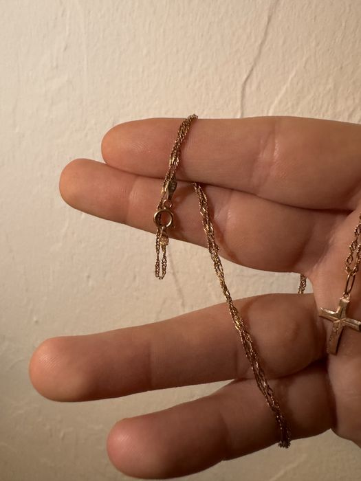 Zloty lancuszek z krzyżykiem