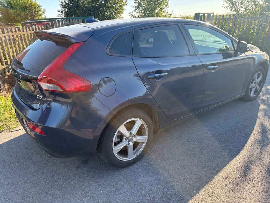 Volvo V40 II 2 2013 rok 2.0 D automat w całości na części bez prawa re