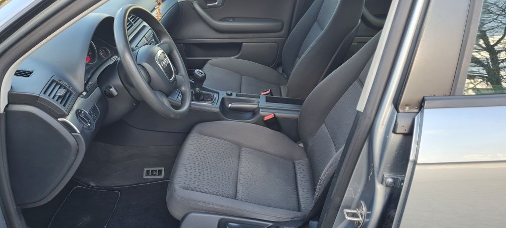Audi A4 B7  1.6 MPi Benzyna Nowy Rozrząd Mały przebieg