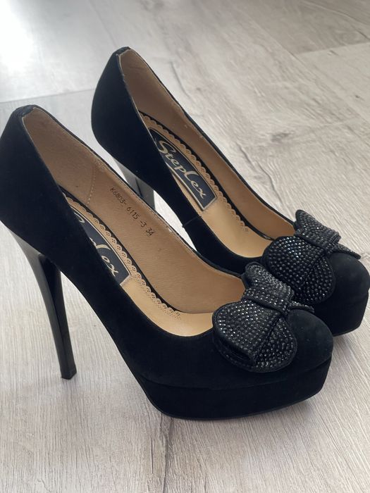 Взуття на шпильці