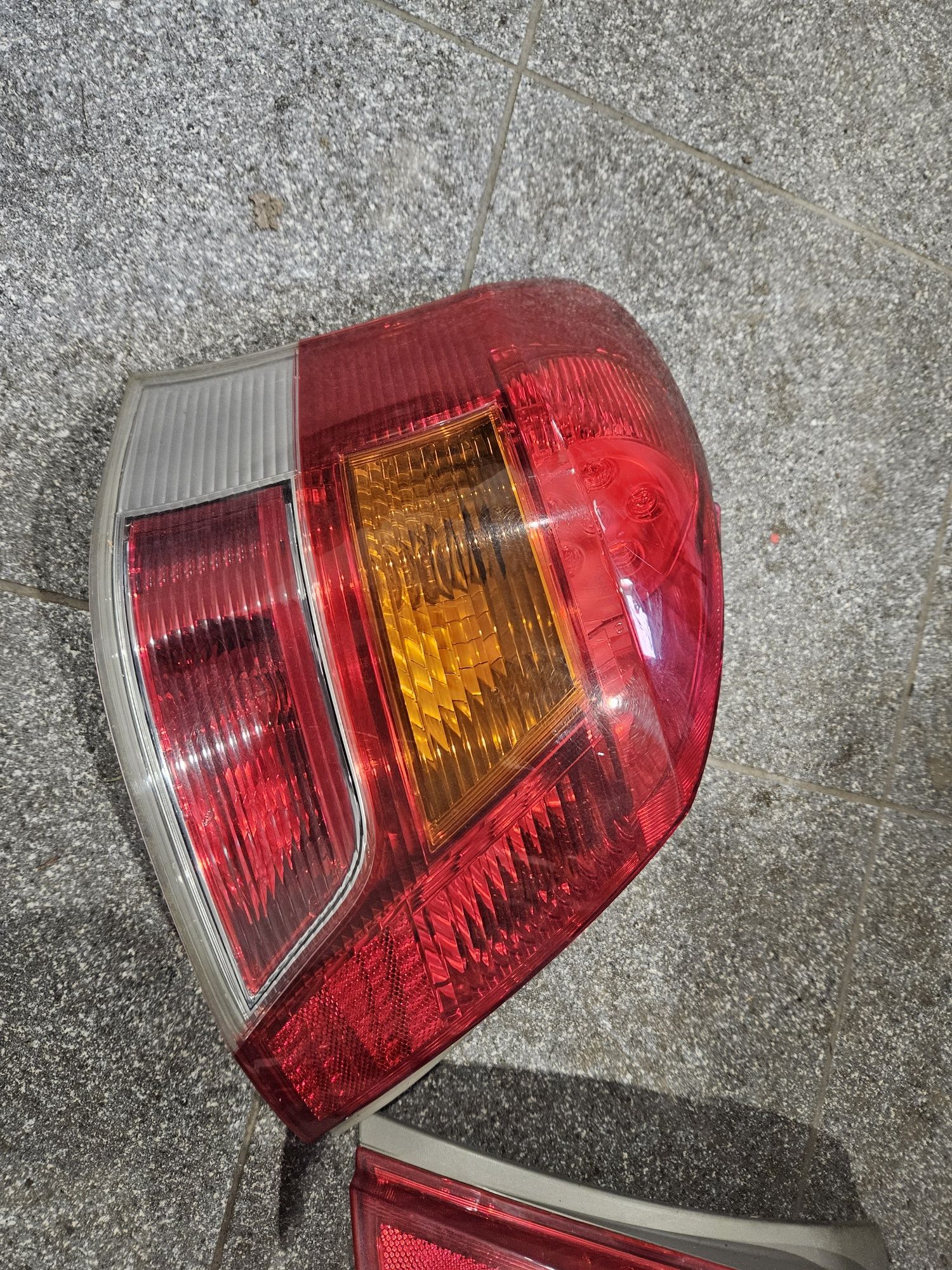 Yaris II Lampa Tył Lift  led