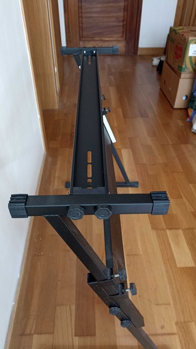 Suporte Estante Stand em Z para Teclados Eletrônicos / Pianos Digitais