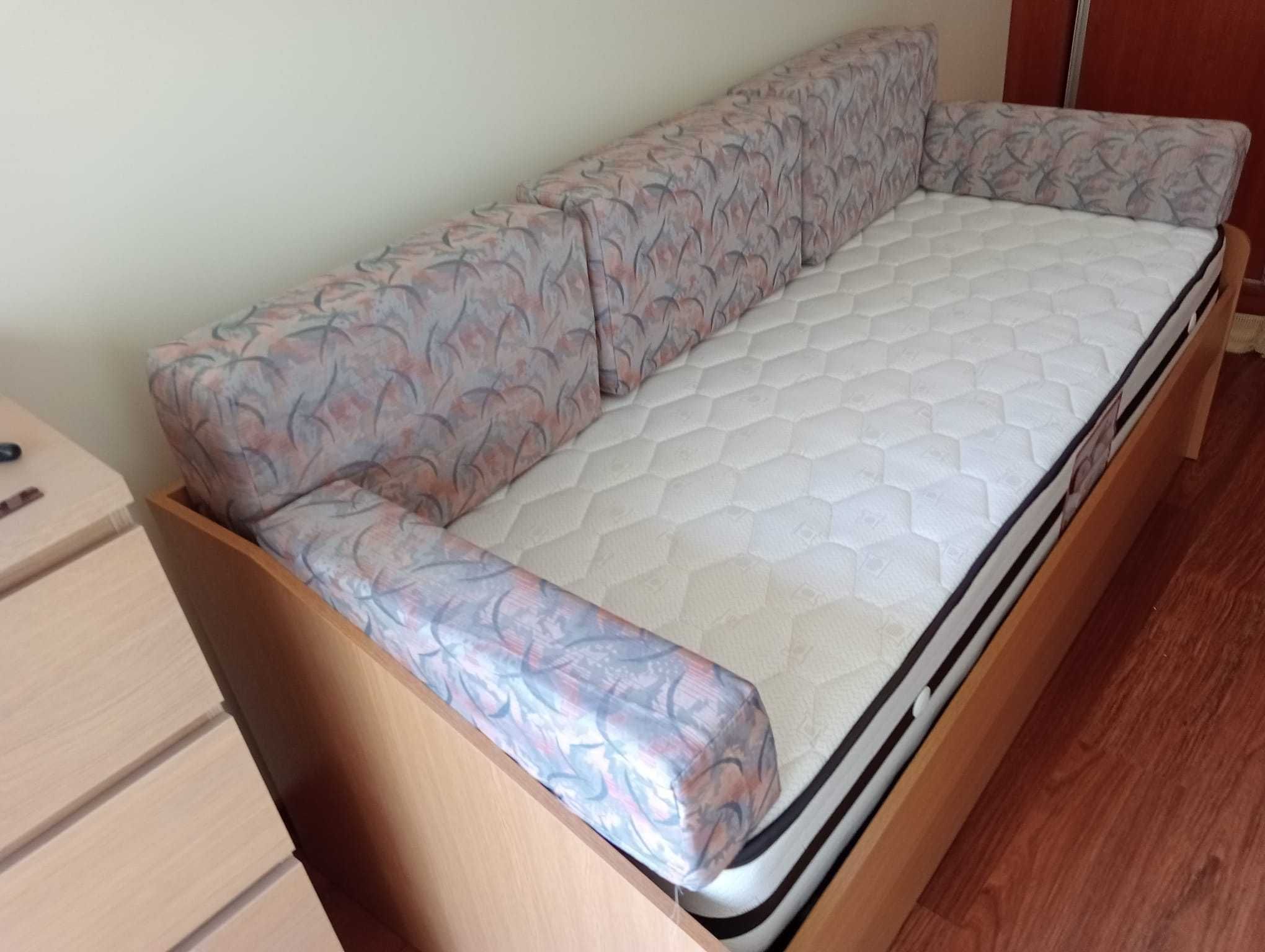 Sofá-Cama com muita arrumação