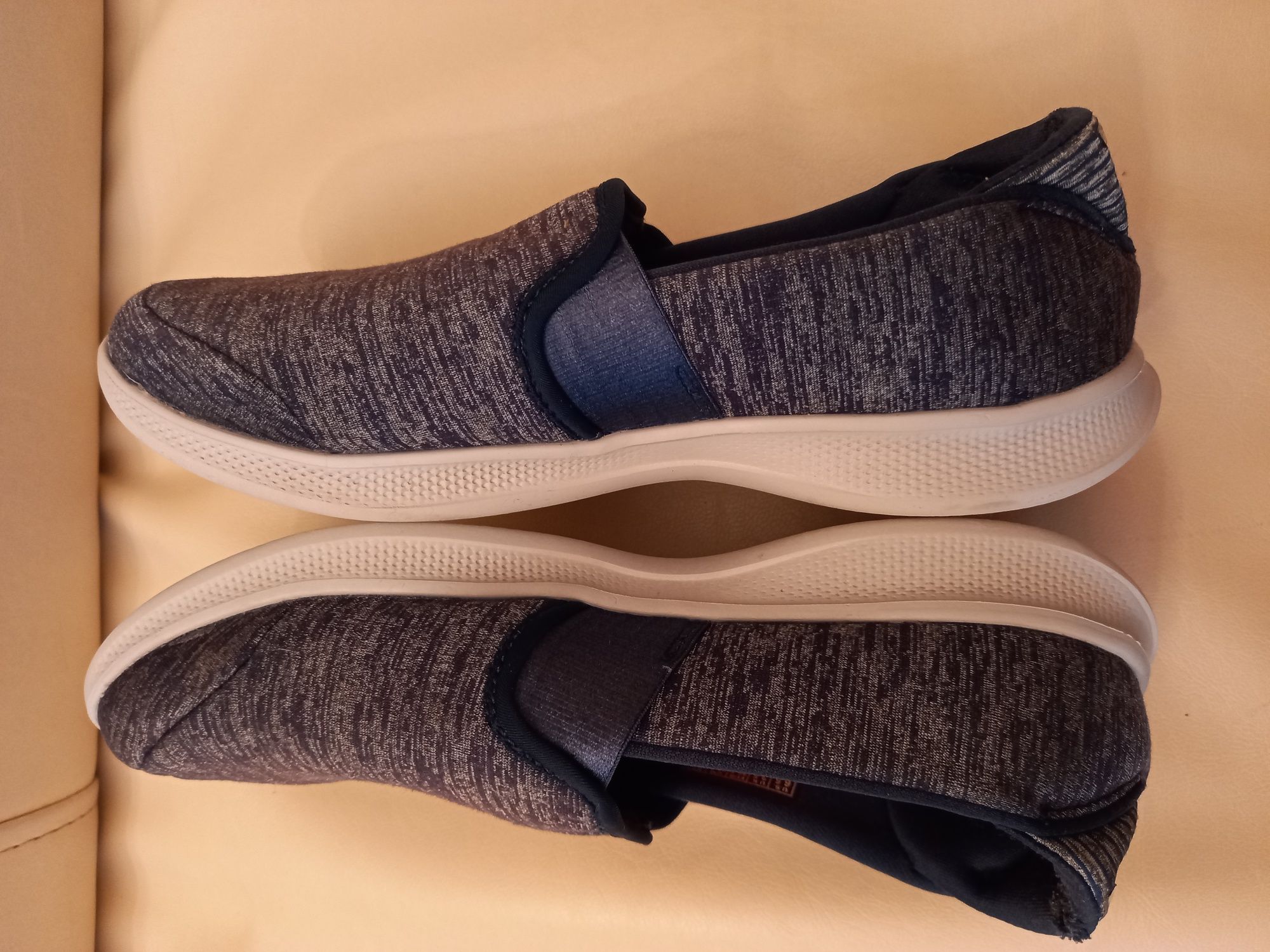 Adidasy Skechers GOSTEP Lite 23,5 cm