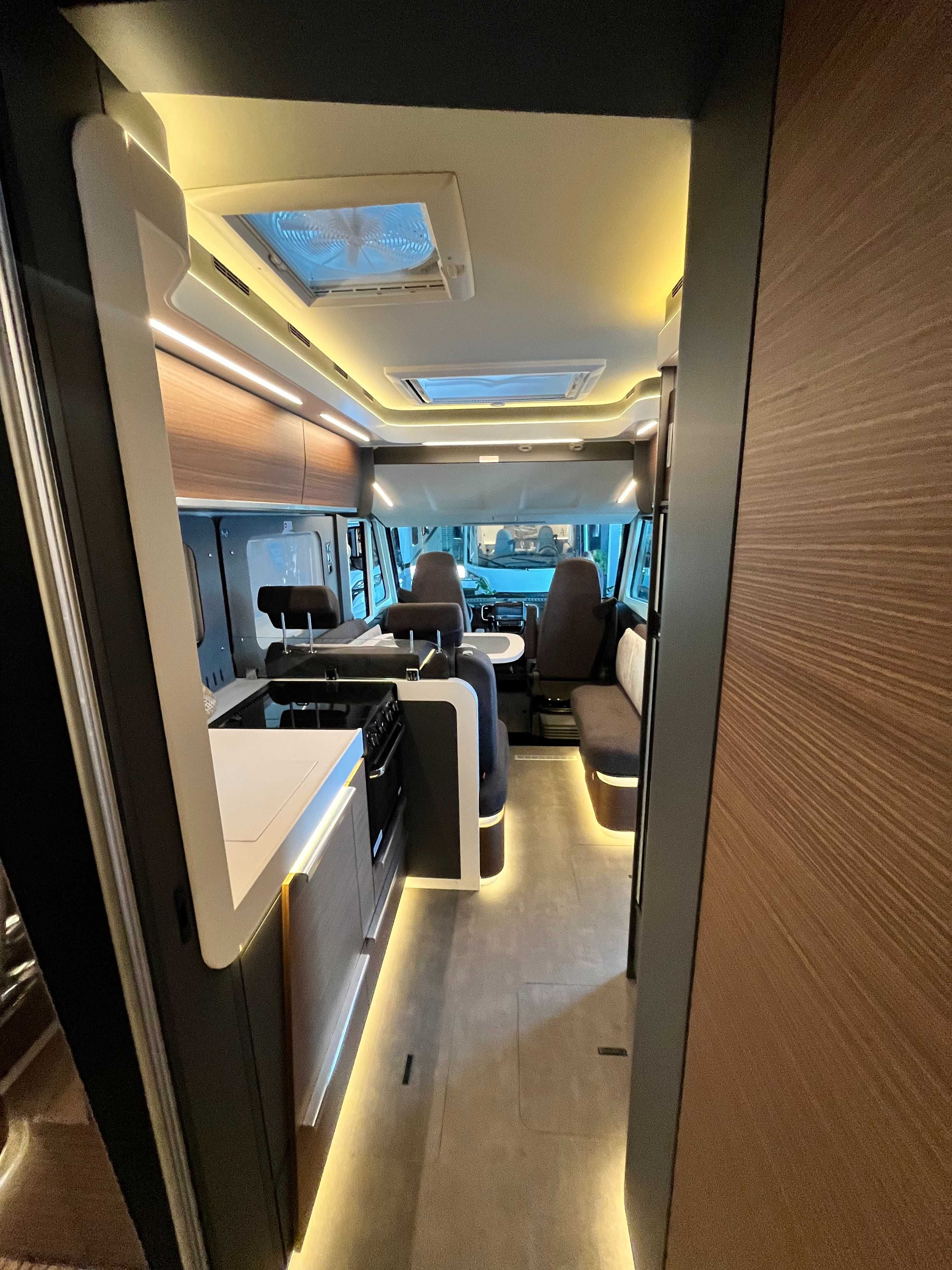 JEDYNY W POLSCE Kamper Integra Laika KREOS H5109  XCAMP Adria Hymer
