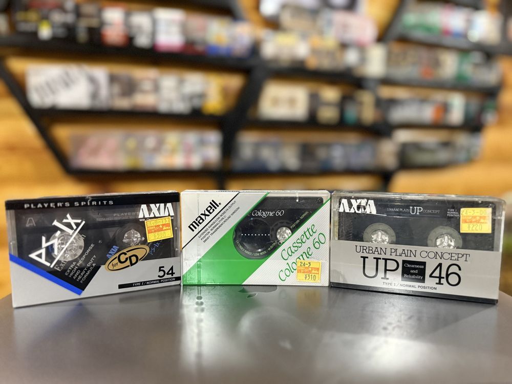 Продам лот аудио кассет AXIA+maxell