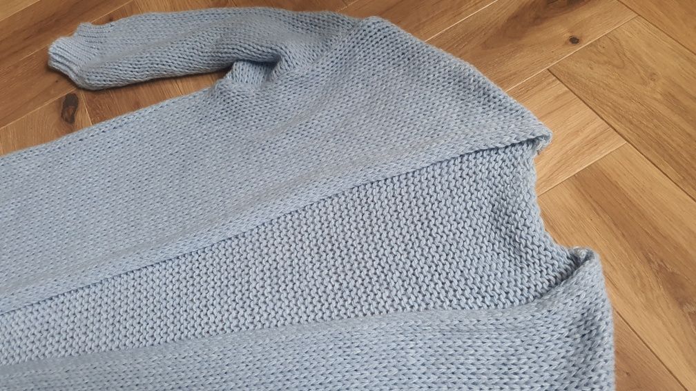 Błękitny niebieski kardigan do kolan sweterek miękki unjwersalny