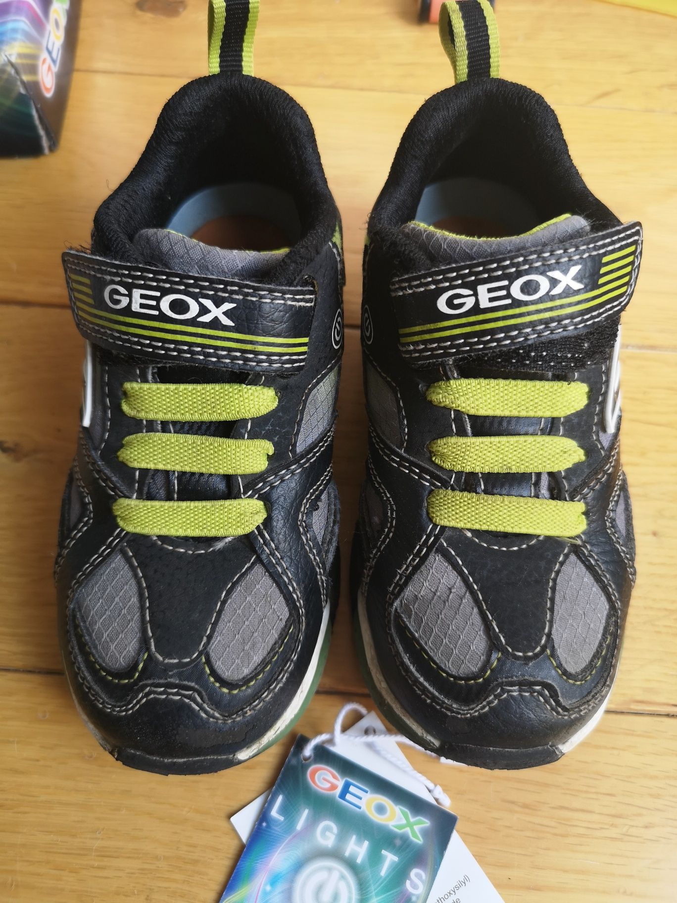 Buty dziecięce Geox świecące 25