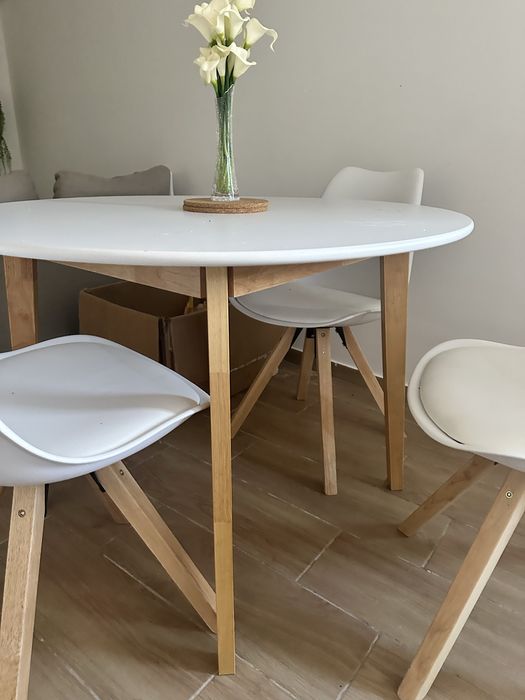 Mesa com 4 cadeiras