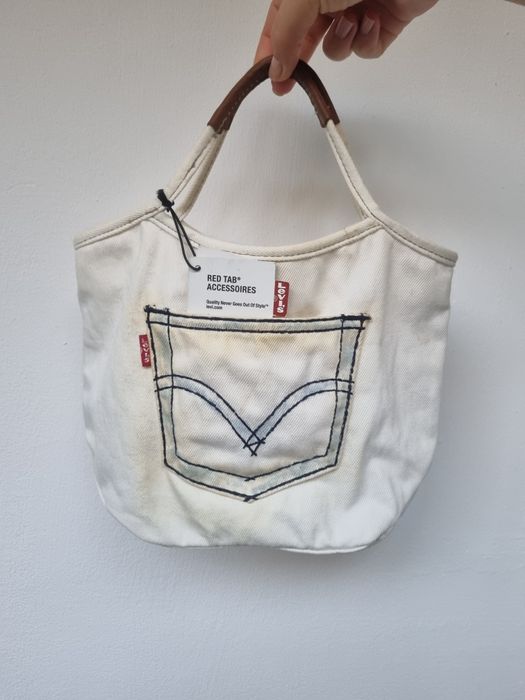 Levis Стильна невелика сумочка