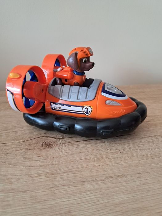 Psi patrol poduszkowiec + figurka Zuma + maskotka