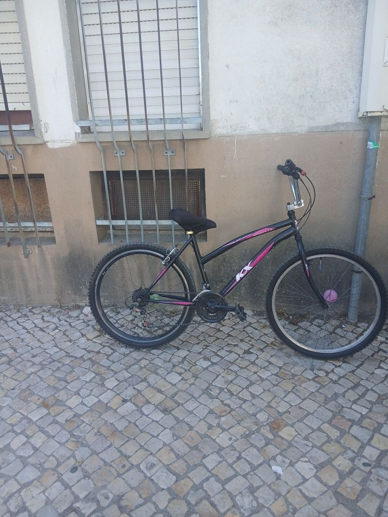 Duas bicicleta aro 26 e bmx em bom estado