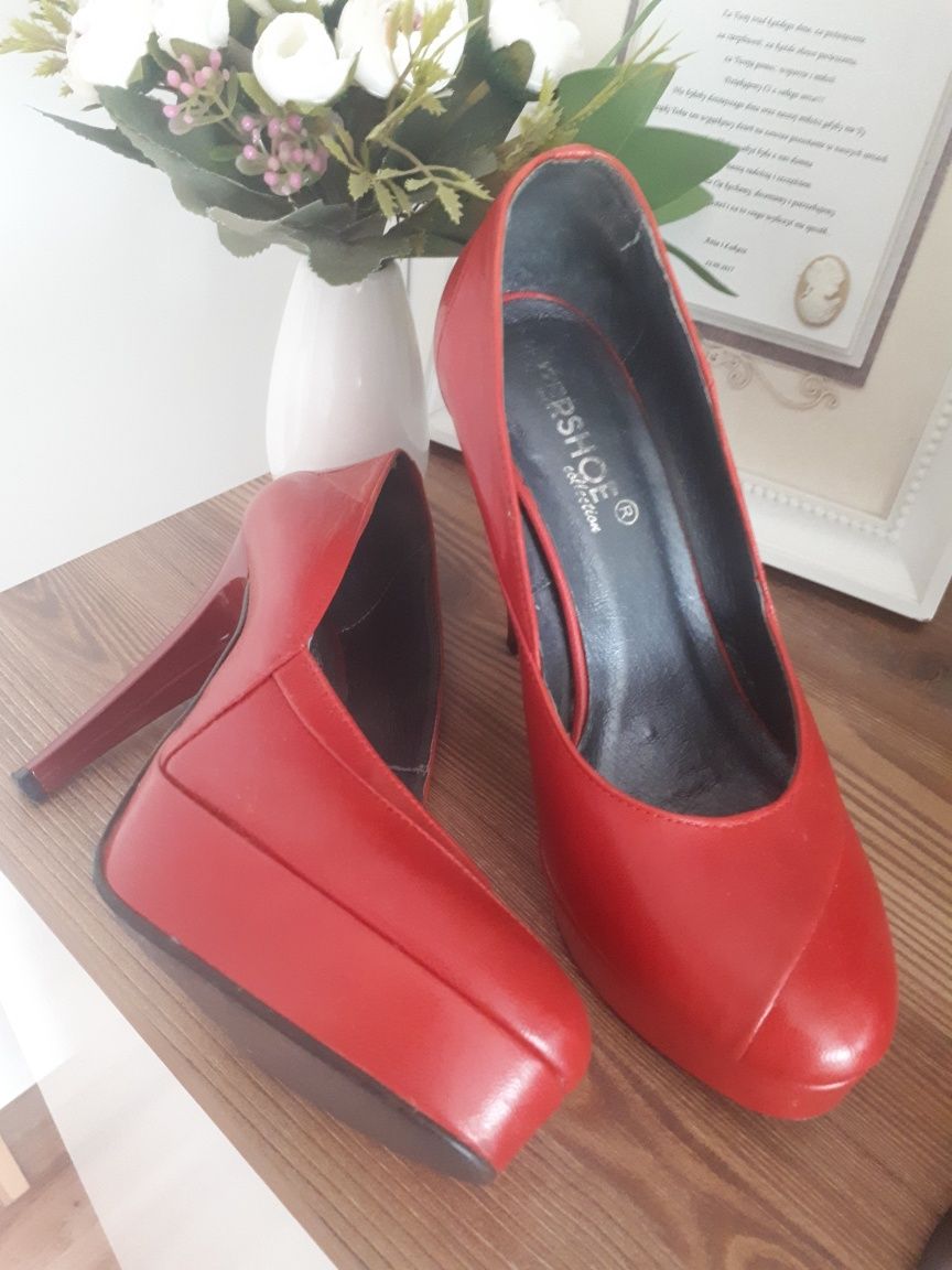 Czerwone buty damskie
