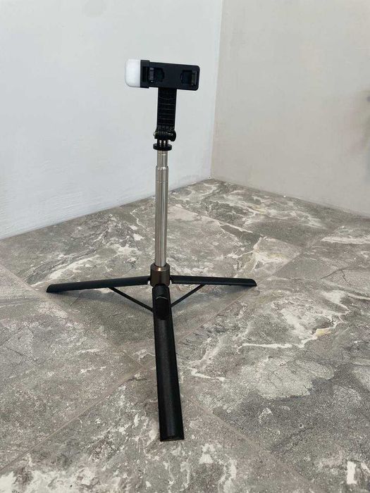 Селфи-палка штатив трипод монопод с подсветкой и пультом