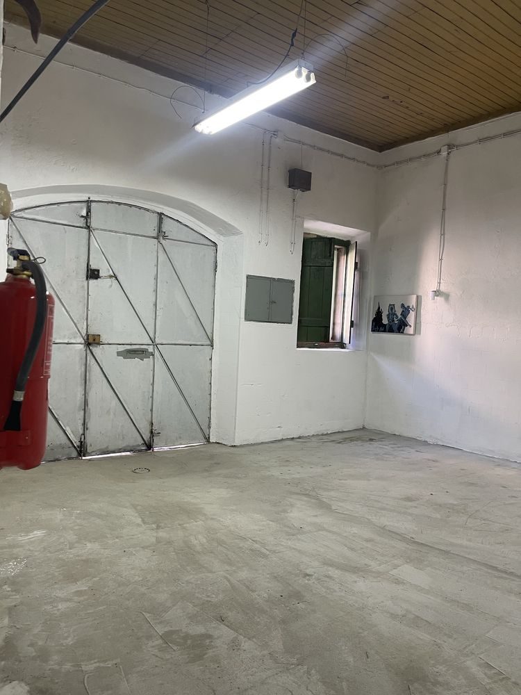 Alugo espaços para mota em garagem - Montijo