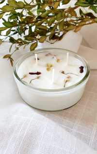 Romantyczna świeca sojowa handmade o zapachu trawy cytrynowej