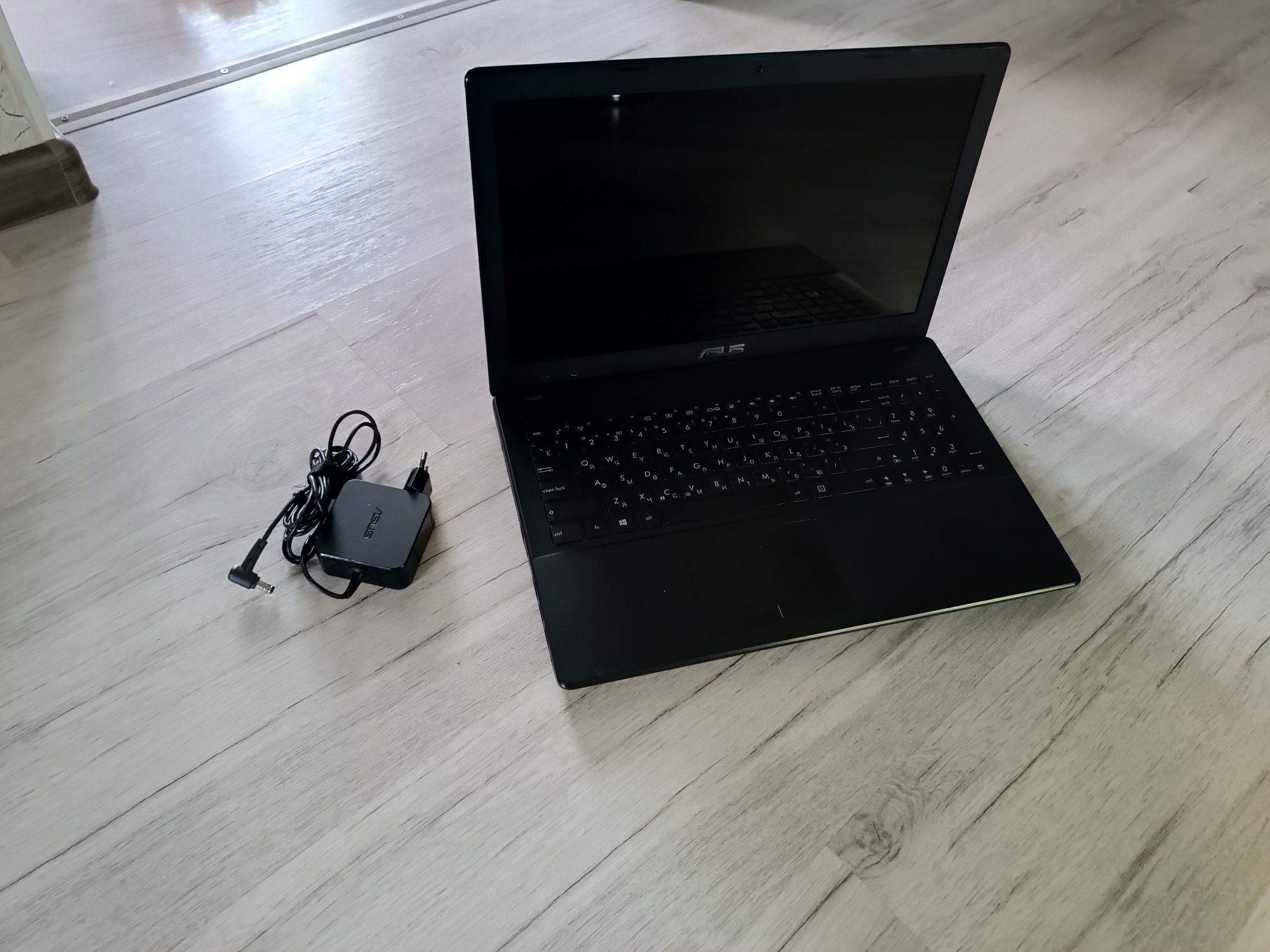 Asus R512M (15.6"/Celeron N2830/Intel HD graphics/4 Gb/500 Gb)