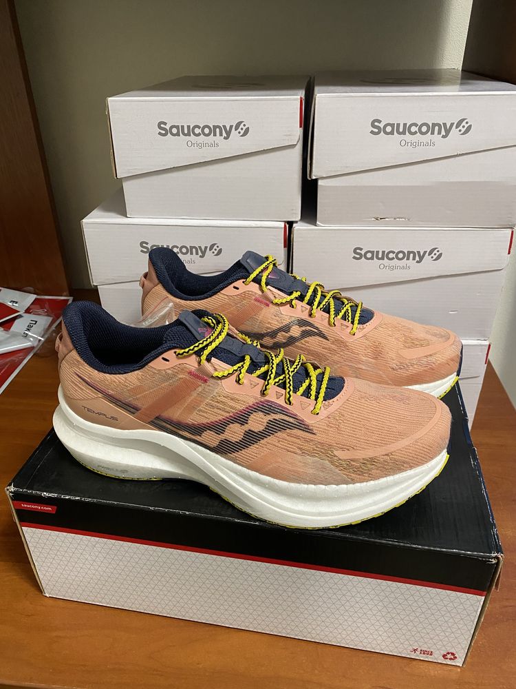 Новые ОРИГИНАЛ оригінал беговые кроссовки кросівки Saucony Tempus