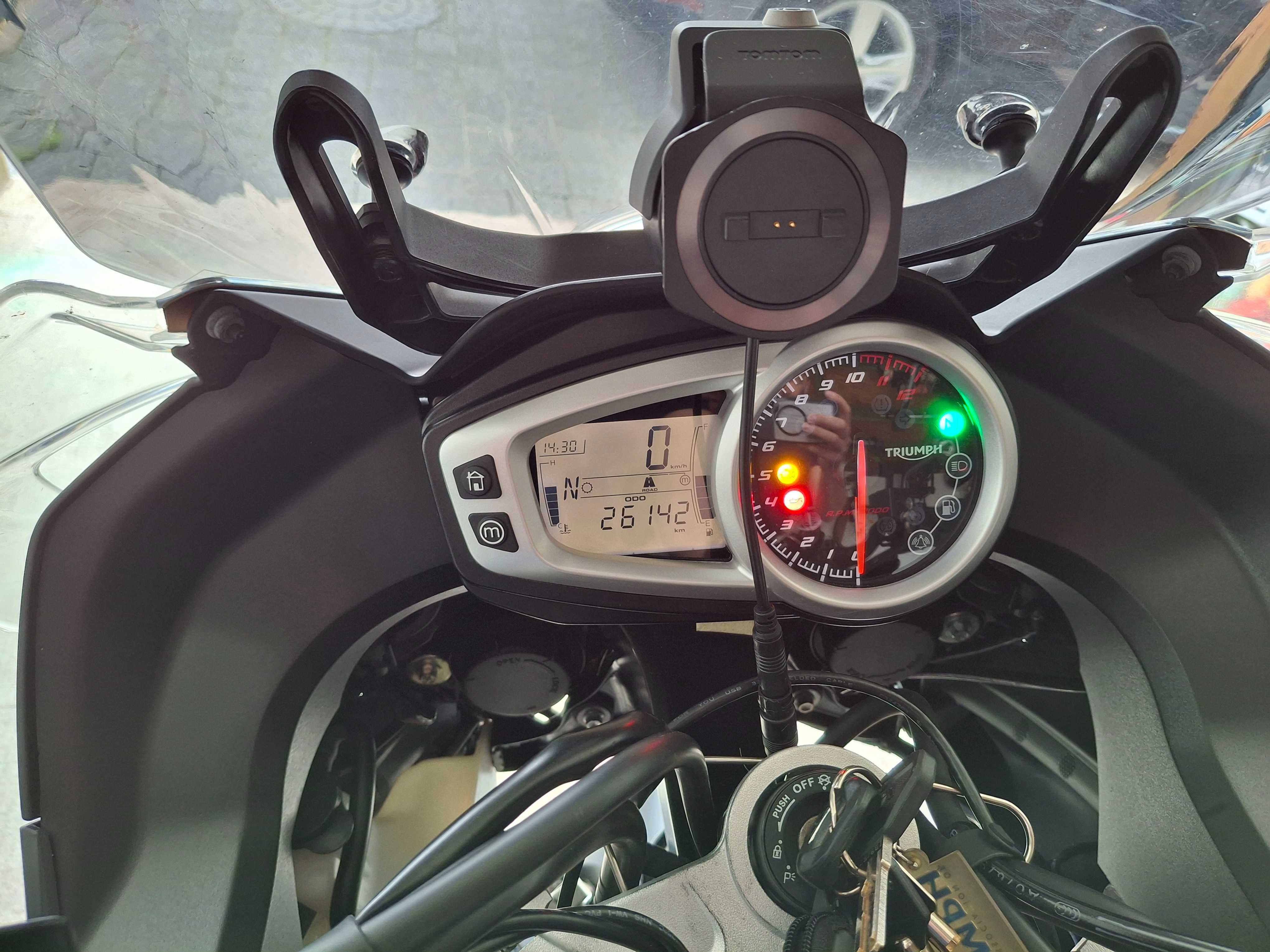 Triumph tiger sport 1050 salon pl