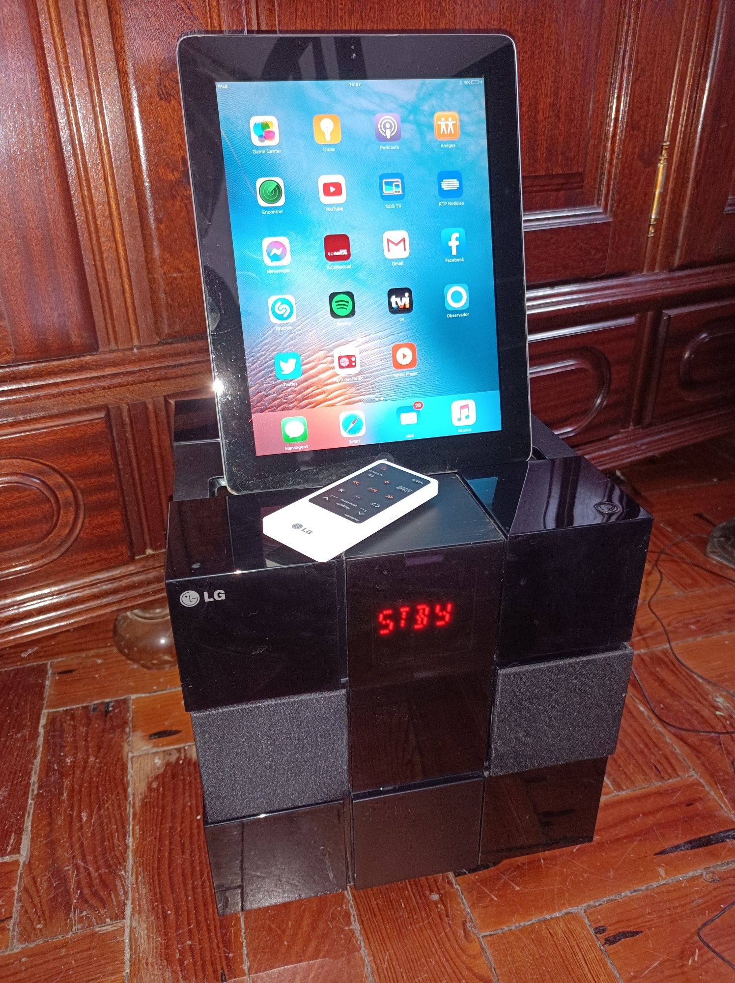 Coluna LG Docking Speaker Cubo + oferta Ipad Apple 16GB