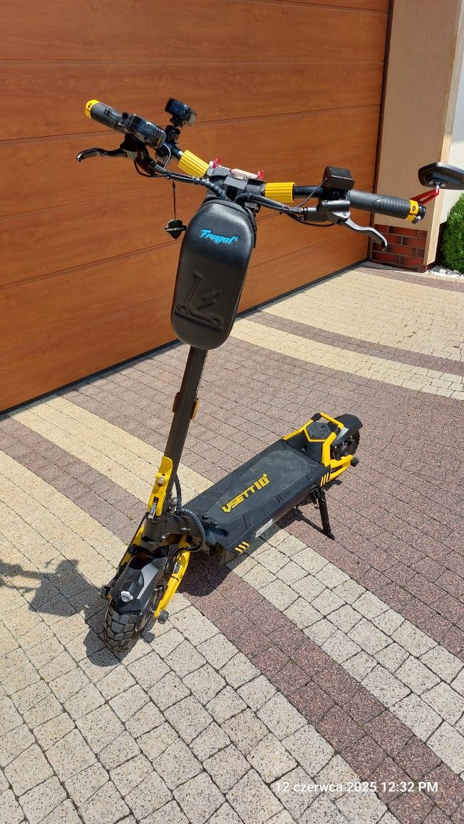 Hulajnoga elektryczna Vsett 10+, mały przebieg
