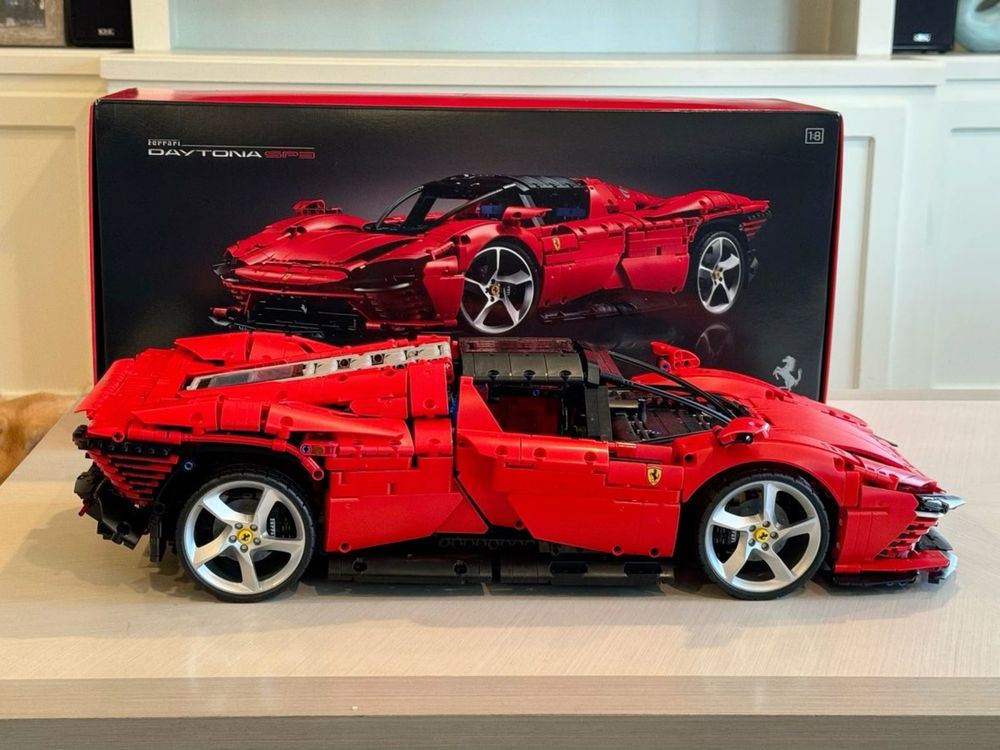 Конструктор Ferrari Daytona SP3 Lego Technic 1:1 (42143)