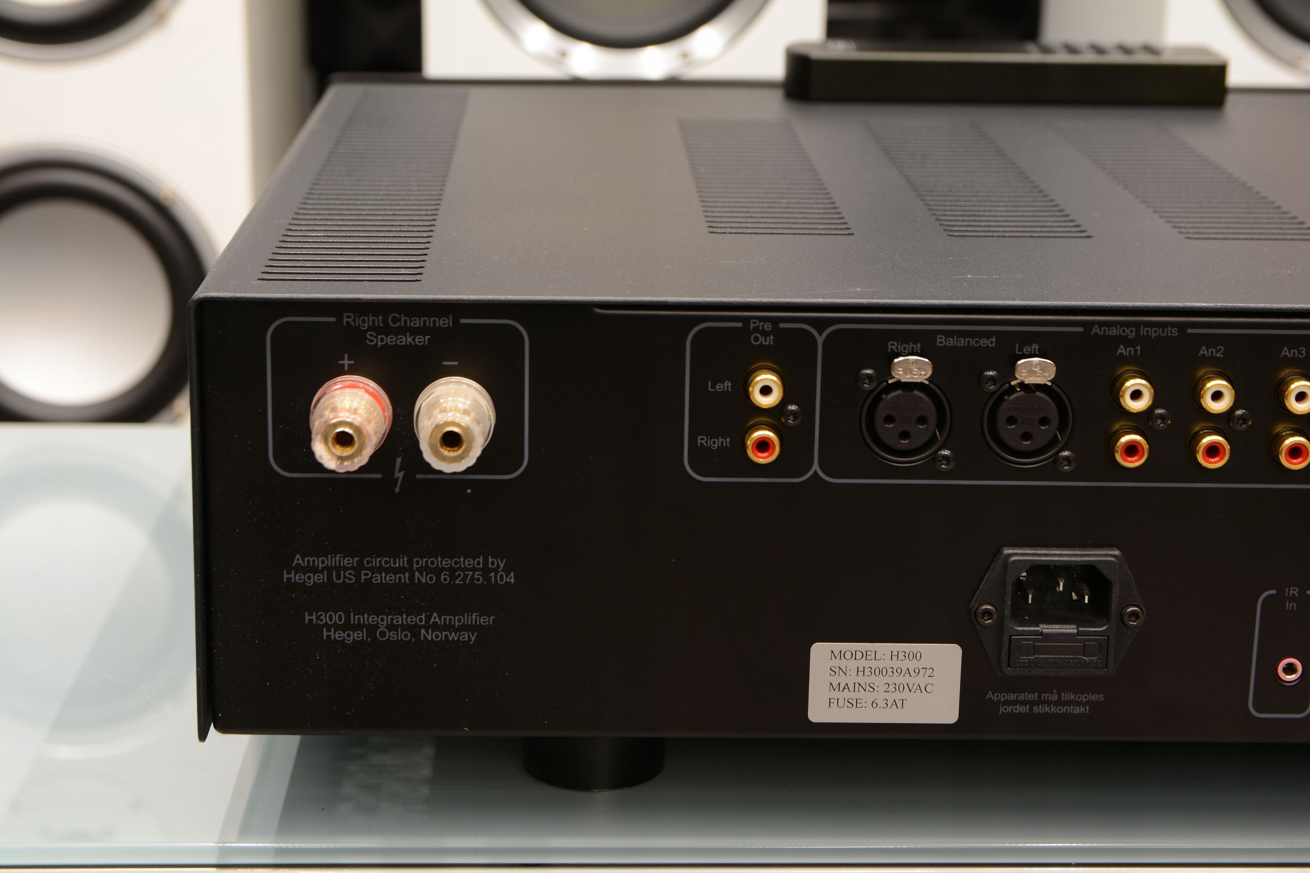 Zadbany wzmacniacz stereo Hegel H300 z DAC USB XLR 2x 430W 4 Ohm