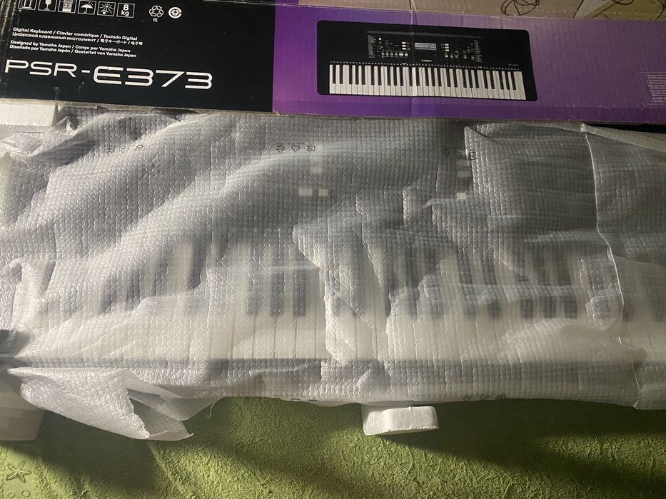Продам синтезатор Yamaha PRS-e373
