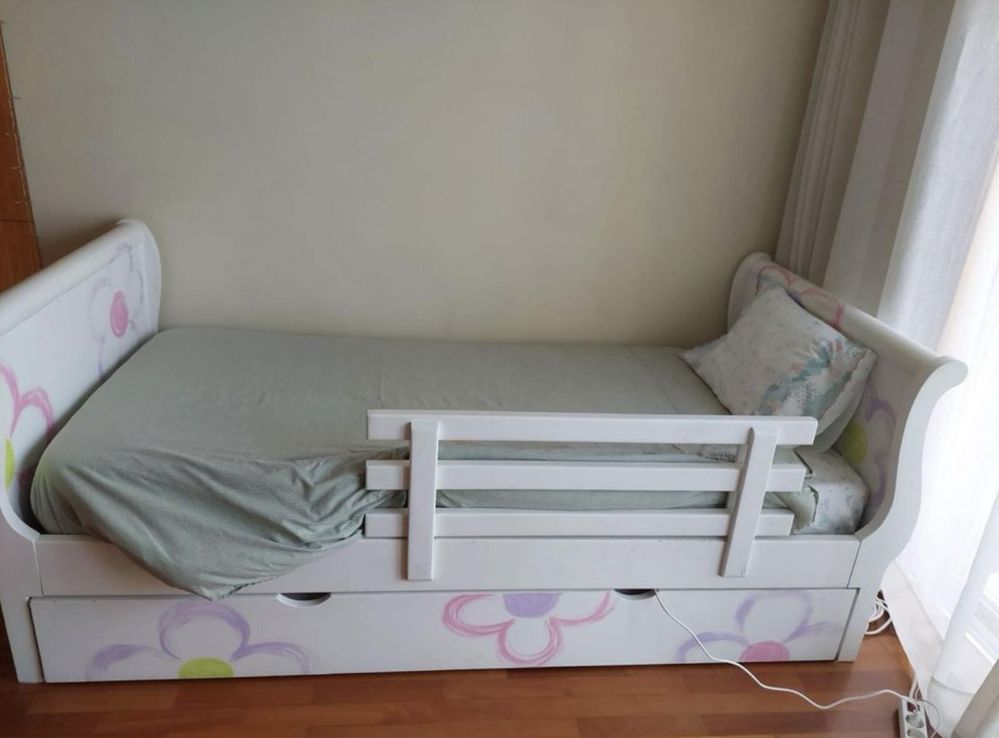 Cama de solteiro com gavetão e grade de segurança (inclui colchões)