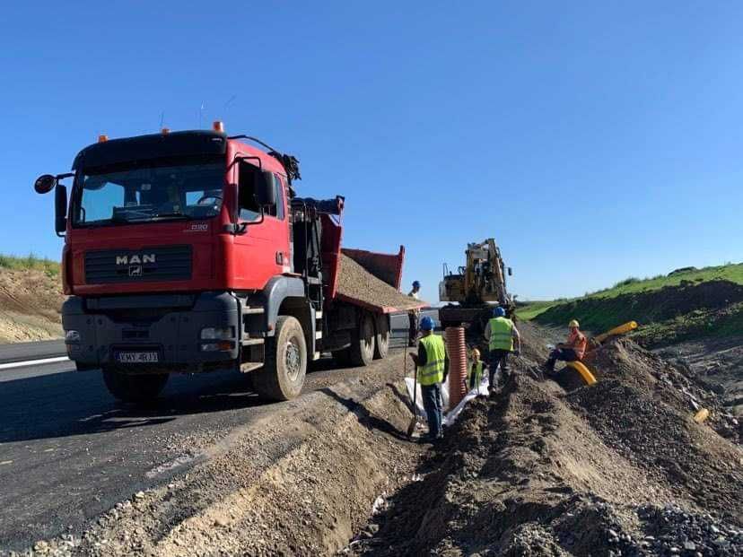 Prace ziemne usługi koparkami wyburzenia transport usługi brukarskie
