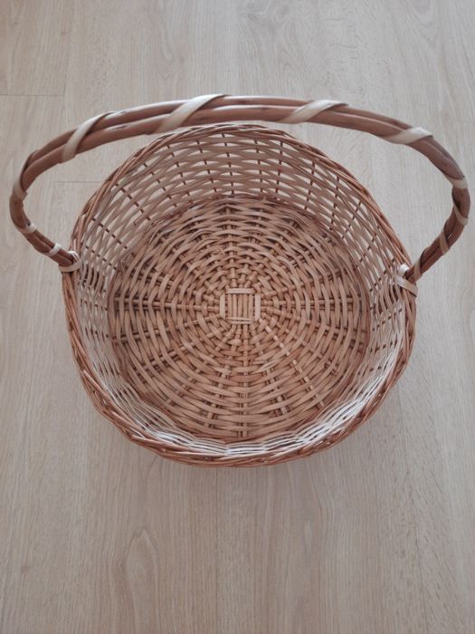 Cesta em palha como nova