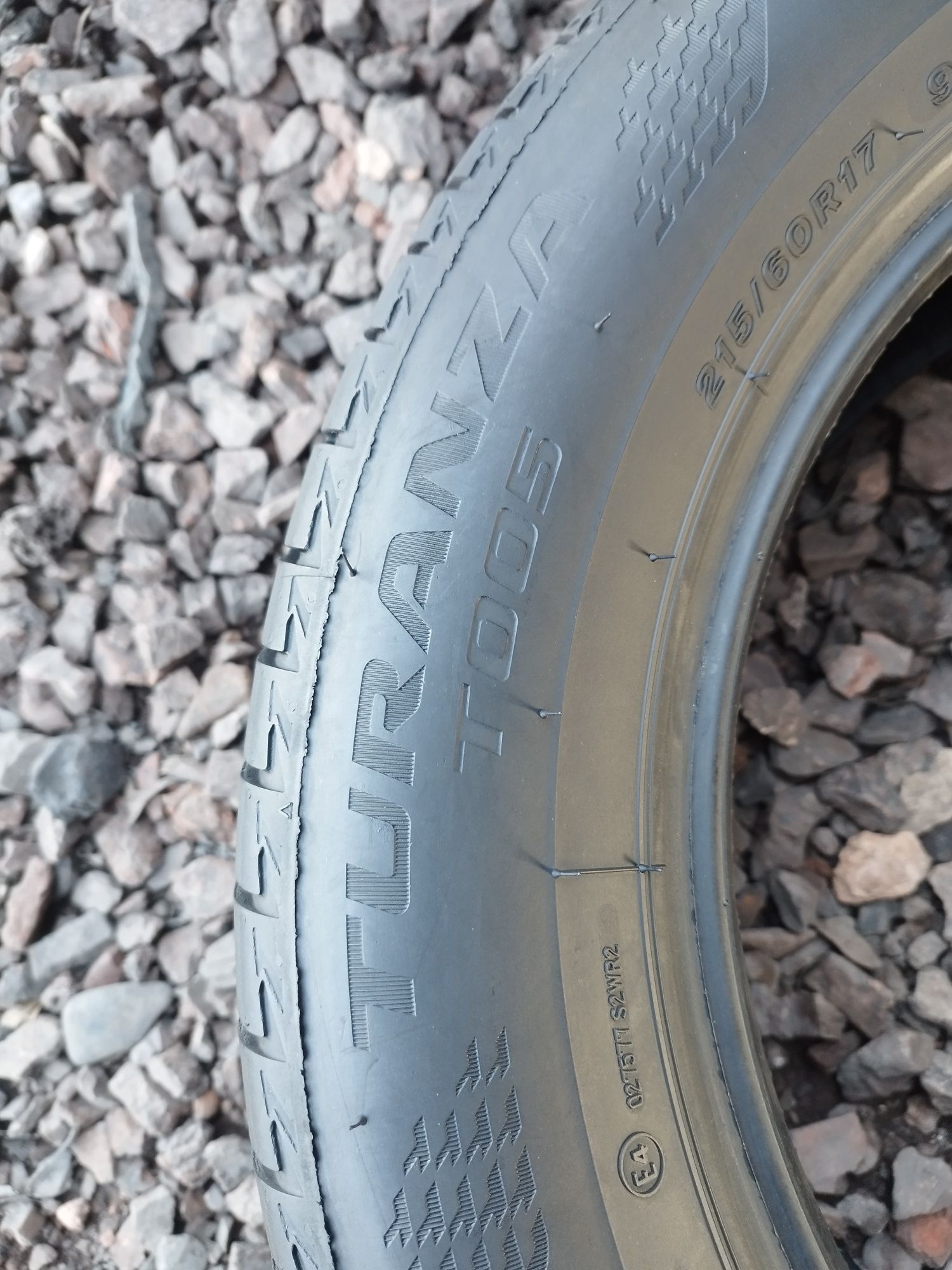 Letnie Bridgestone 215/60R17. 2022 r.