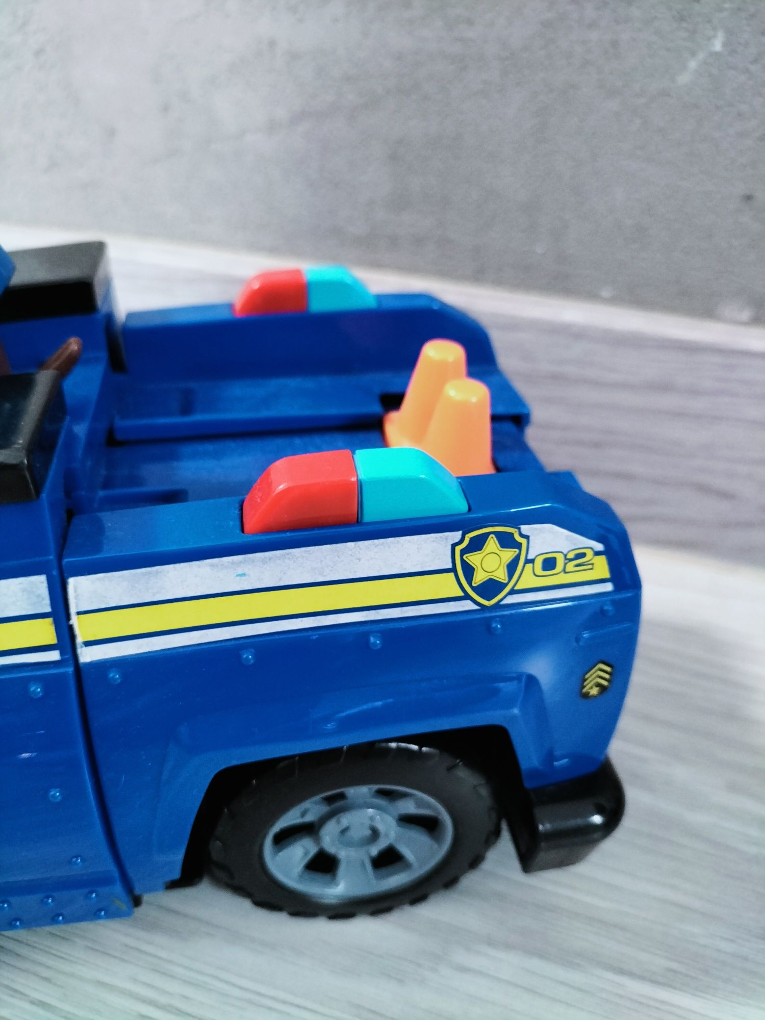 Psi Patrol figurka Pieska Chase oraz pojazd z dźwiękiem On a Roll Chas