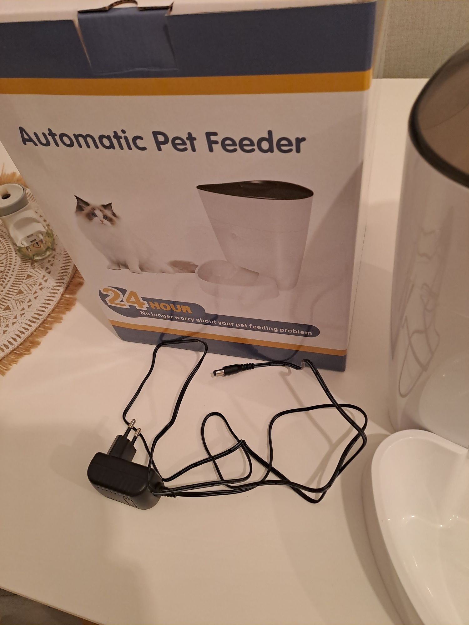 Comedouro/ dispensador de comida automático para gatos/cães NOVO