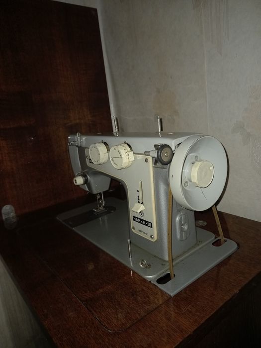 Швейная машинка Чайка-3 с ножным приводом