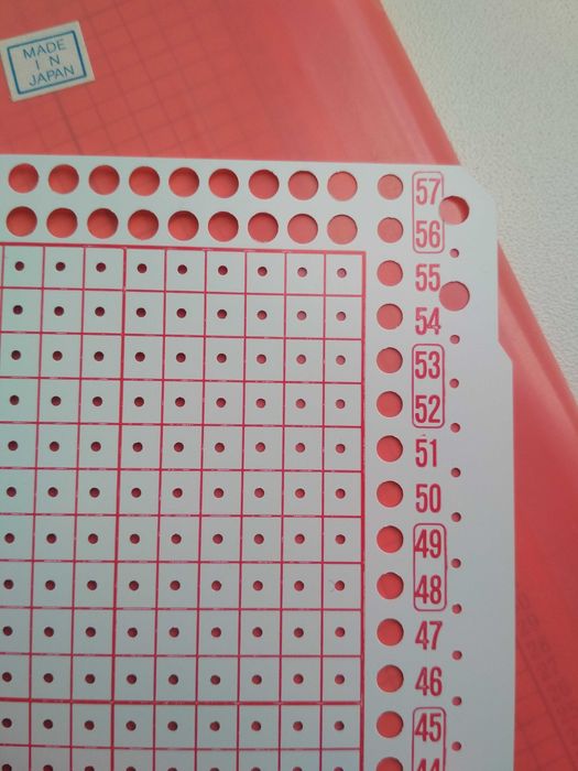 Набор  пластиковых перфокарт  для вязальных машин на 24 иглы. Япония.