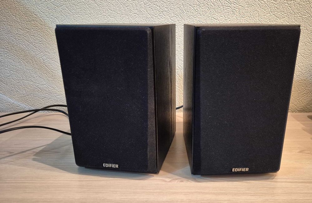 Акустична система Edifier R1100
