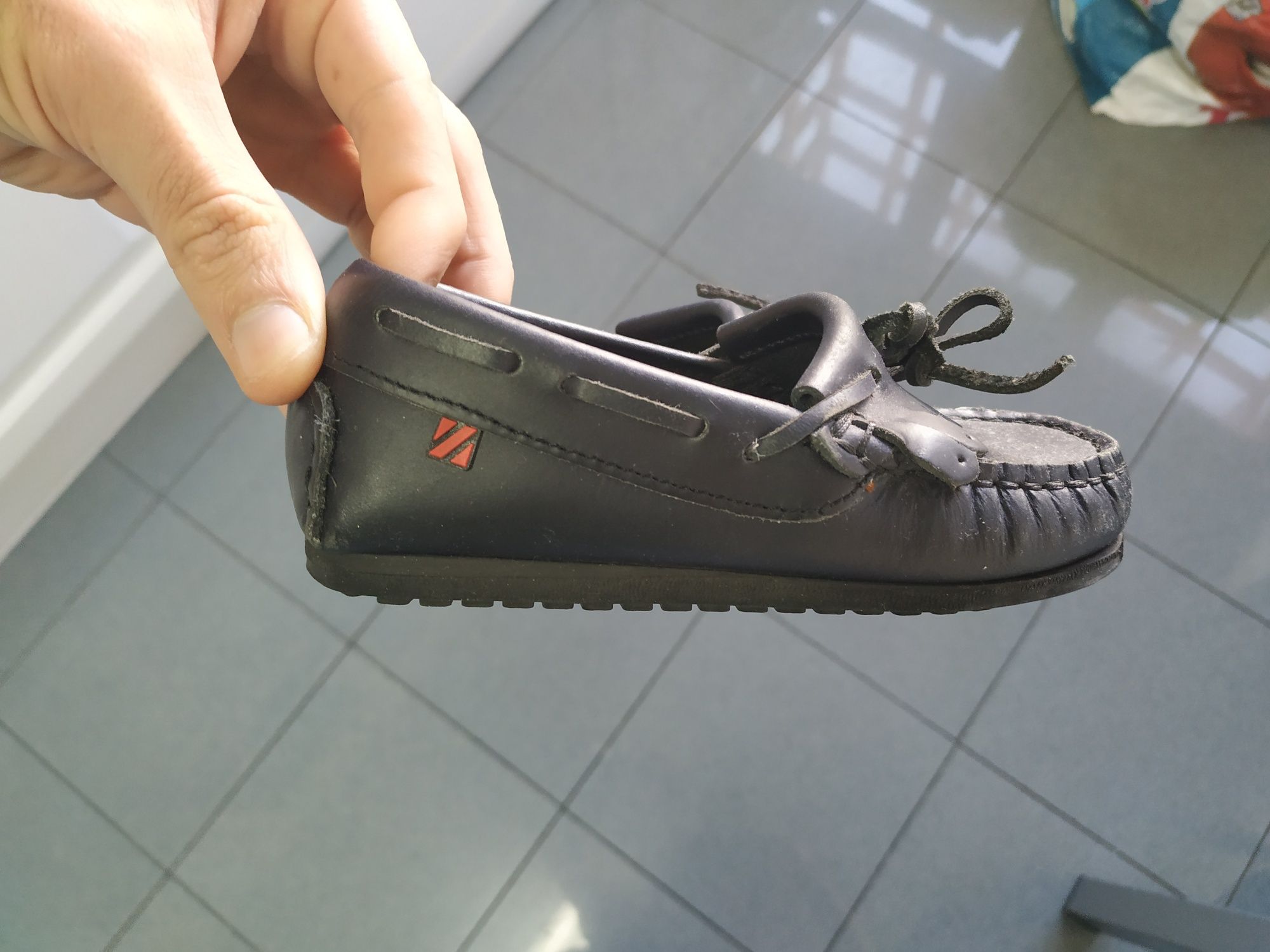 Sapatos de cerimônia nunca usados n23