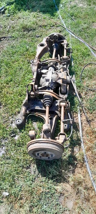 задний подрамник Suzuki Grand Vitara